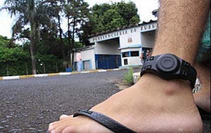 Preso de ‘saidinha’ volta para a cadeia após tornozeleira indicar que ele não estava em casa