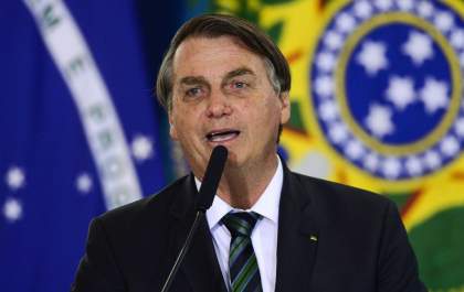 'Temos pressa em obter uma vacina, segura, eficaz e com qualidade', diz Bolsonaro