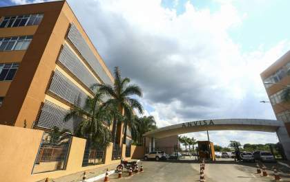 Anvisa muda regras para uso emergencial de vacina contra covid-19