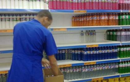 Supermercados contratam três vezes mais em novembro