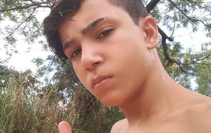 Adolescente de 14 anos morre após bater moto em cerca e tem órgãos doados