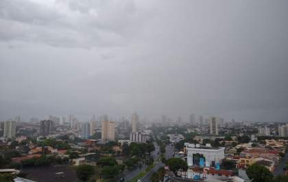 Chuva causa falta de energia e afeta abastecimento de água em Araçatuba