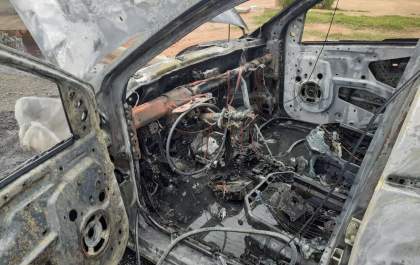 Carro é incêndiado em Três Lagoas