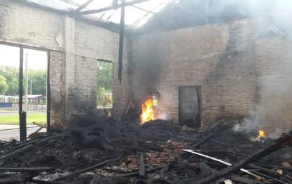 Incêndio destrói parte da antiga estação ferroviária de Guararapes