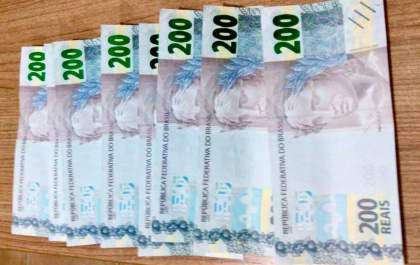 Adolescente é detido com notas falsas de R$ 200,00 após comprar lanches e açaí