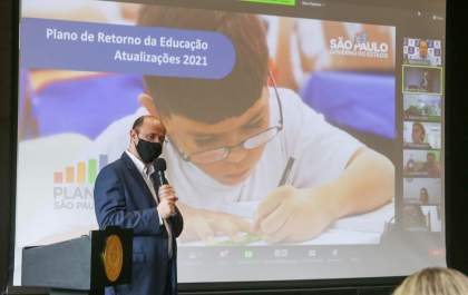 Governo de SP apresenta programa de volta às aulas na rede estadual a 645 prefeitos