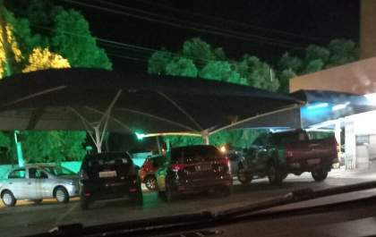 Veículo oficial em supermercado causa indignação em Birigui
