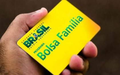 Governo prorroga suspensão de revisões do Bolsa Família