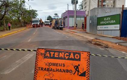 Samar faz manutenção em rede na rua Baguaçu