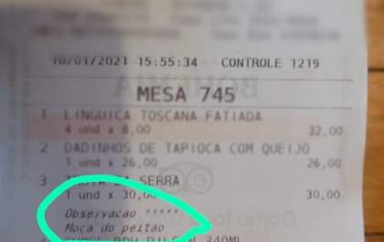 Ao ir pagar a comanda mulher nota comentário maldoso sobre seu corpo