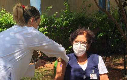 Hospitais de Araçatuba iniciam vacinação das equipes contra o coronavírus