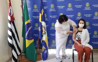 Guararapes pretende vacinar todos os profissionais da saúde até semana que vem
