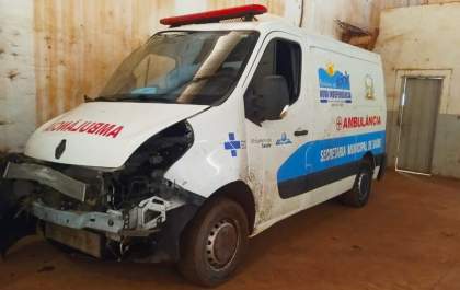 Ambulância capota e mata paciente de 26 anos