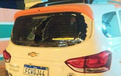 Comerciante revoltado quebra carro da Ronda Sanitária por não aceitar fechar mais cedo