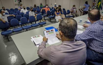 Representantes do comércio, bares e restaurantes entregam manifesto a Dilador