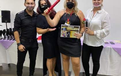 Cabeleireira de Andradina se torna técnica internacional