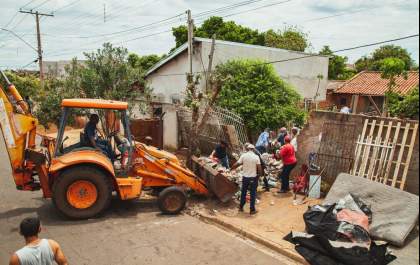 Limpeza em casas no Piscina já retirou 39 caminhões de entulhos e ainda não terminou