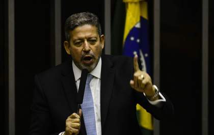 Arthur Lira é eleito presidente da Câmara em 1º turno