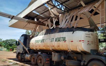 Tanque de glicerina explode e arremessa homem a sete metros de altura