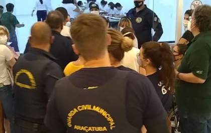 Guarda Municipal precisa intervir por tumulto em vacinação