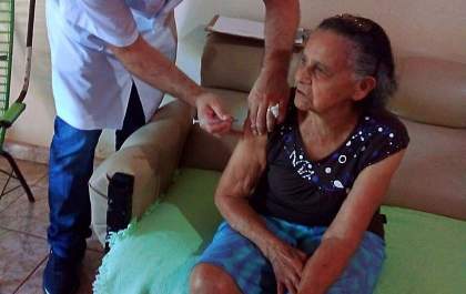 Secretaria de Saúde encerra 1ª fase da vacinação de idosos com 90 anos ou mais