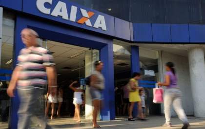 Caixa paga abono salarial para nascidos de março a junho