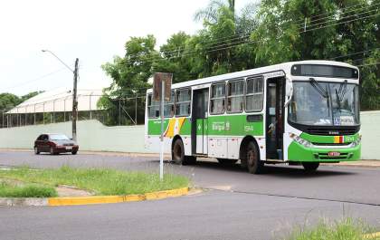 Com salários atrasados, funcionários de concessionária de transporte em Birigui podem parar