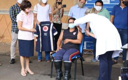 Estado antecipa vacinação para pessoas a partir de 85 anos