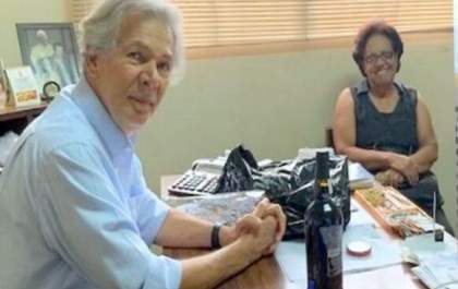 Empresário faz doação para Santa Casa comprar luvas descartáveis