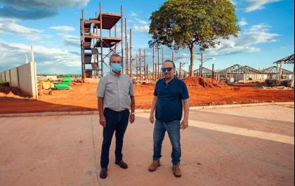 Dilador e Mário Celso discutem pandemia e visitam parque em construção em Andradina