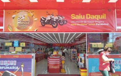 Dentre mil lojas, cliente da Ultra Popular de Andradina ganha moto 0km