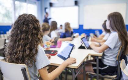 Tecnologia nas escolas é mais ofertada na rede particular, afirma Censo