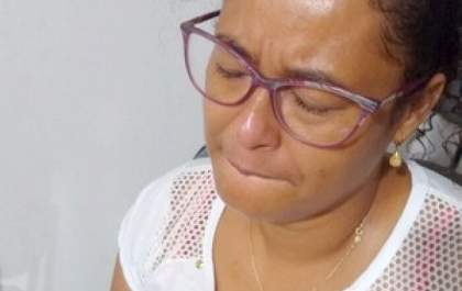 Cabeleireira diagnosticada com câncer avançado no estômago pede ajuda