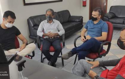 Prefeito, Vice e convidado, discutem propostas para redução de afogamentos em Castilho