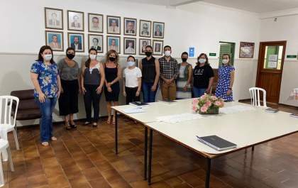 Primeira-dama visita Apae e afirma parceria para trabalho social