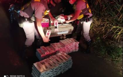 Motorista embriagado é flagrado com cigarros contrabandeados em fiscalização policial em rodovia