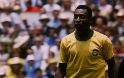 Documentário lançado neste terça-feira mostra trajetória de Pelé