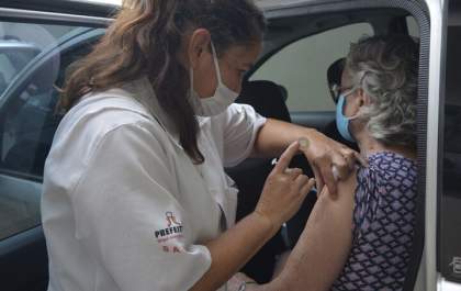 Birigui vacina idosos de 80 a 84 anos nesta sexta e sábado no drive-thru