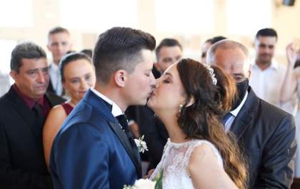 Após realizar o sonho de casar, jovem com câncer morre 10 dias após a celebração