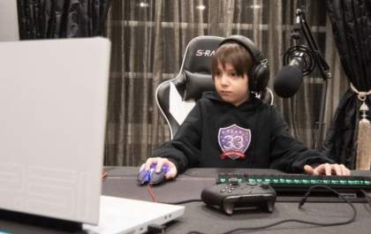 Garoto de 8 anos se torna jogador profissional e fatura cerca de R$ 186 mil