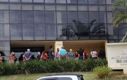 Após ‘tapinha’ no bumbum de namorada, integrantes da Assembleia de Deus entram em desavença