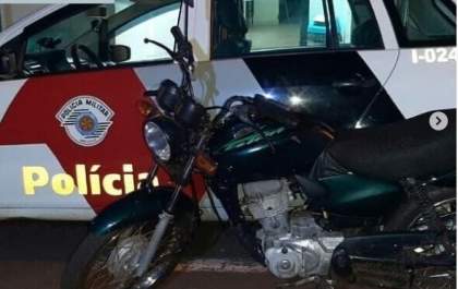 Adolescente é flagrado com moto furtada em bar em Birigui