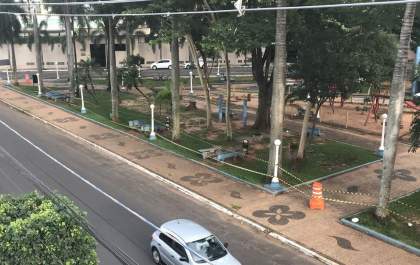 Praças amanhecem interditadas em Araçatuba