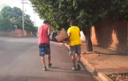 GM flagra dupla carregando máquina de solda furtada da Unesp