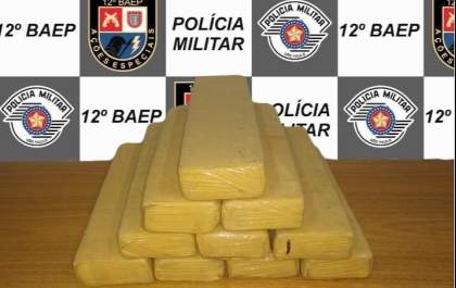 Pedreiro é preso com 10 quilos de maconha