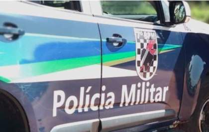 Mulher tenta pedir ajuda, cai, conta que sofreu agressão do marido e morre&nbsp;