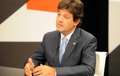 Deputado compara petistas a usuários de drogas e PT diz que vai à Justiça