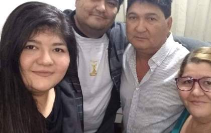Com família devastada por Covid, repórter se diz sem chão
