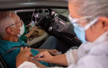 Idosos com 69 anos mais serão vacinados a partir desta quarta-feira