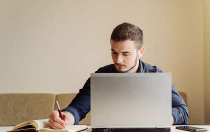 Programa oferece cinco mil bolsas de estudo para curso de Inglês on-line